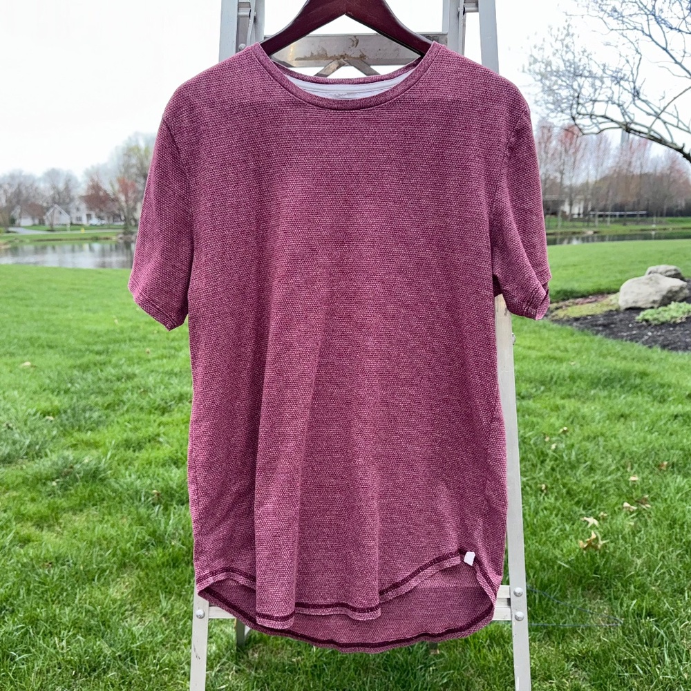 On The Bias Mens Large Red Maroon textured T shirt PacSun